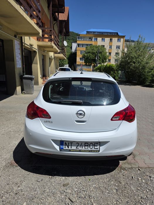 Opel Astra J 2012