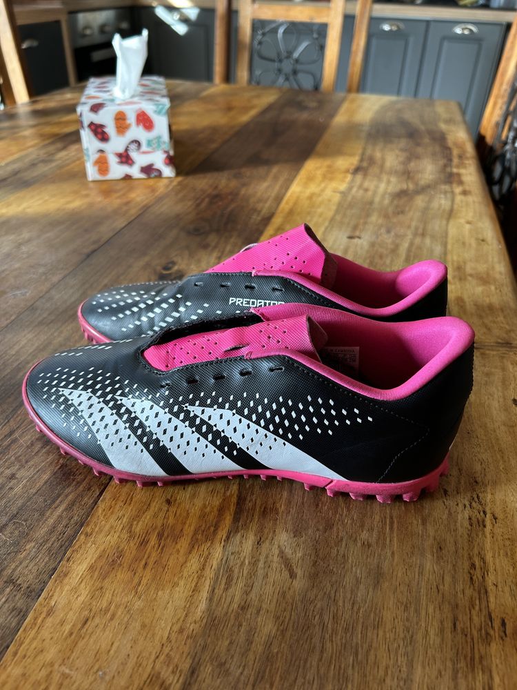 Футболни бутонки adidas Predator за деца