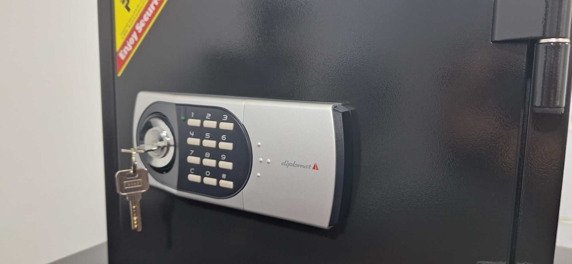 Seyf Сейф Diplomat 119. Made  in Korea.