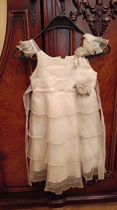 Нарядное платье с корейской фирмы одевали 1раз в сад на праздник