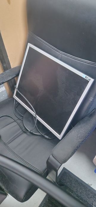 Unitate Pc Asus-Davio plus monitor