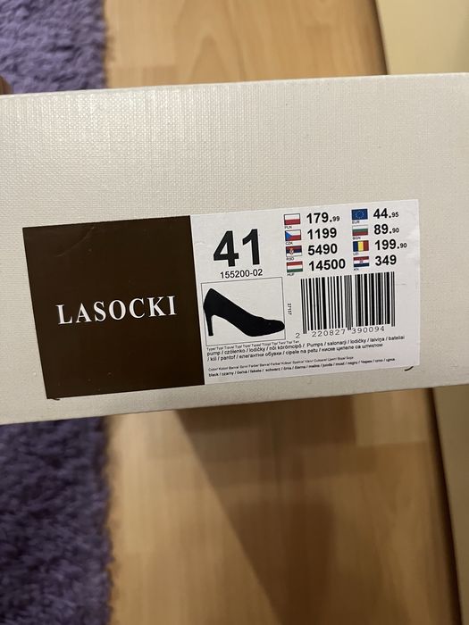 Черни обувки от естествен велур