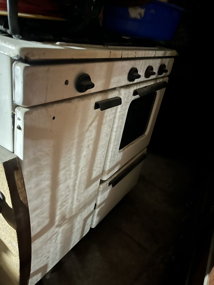 Продам хорошую чистую ухоженую старую плиту производство ссср