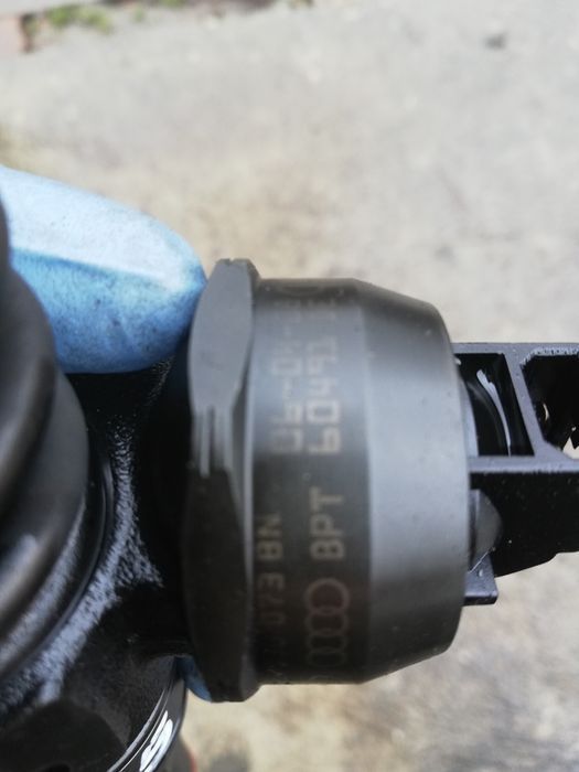 Injectoare vw golf 5 motor 1.9 tdi, Audi A3 8P, touran,COD MOTOR BLS