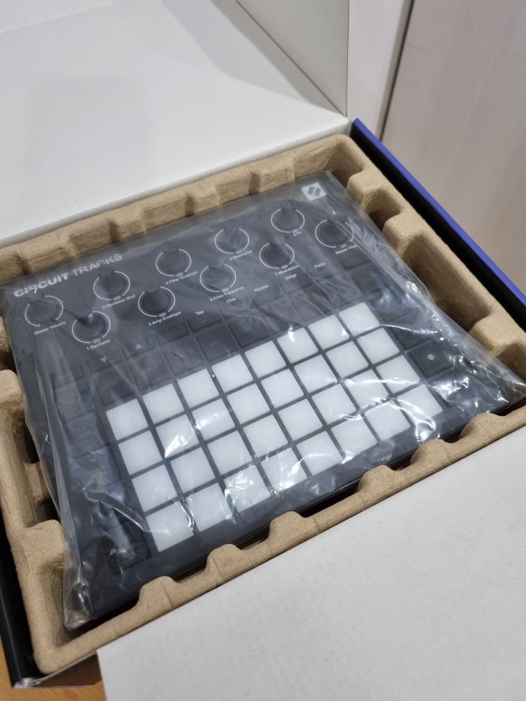 Синтезатор новый Novation Circuit Tracks