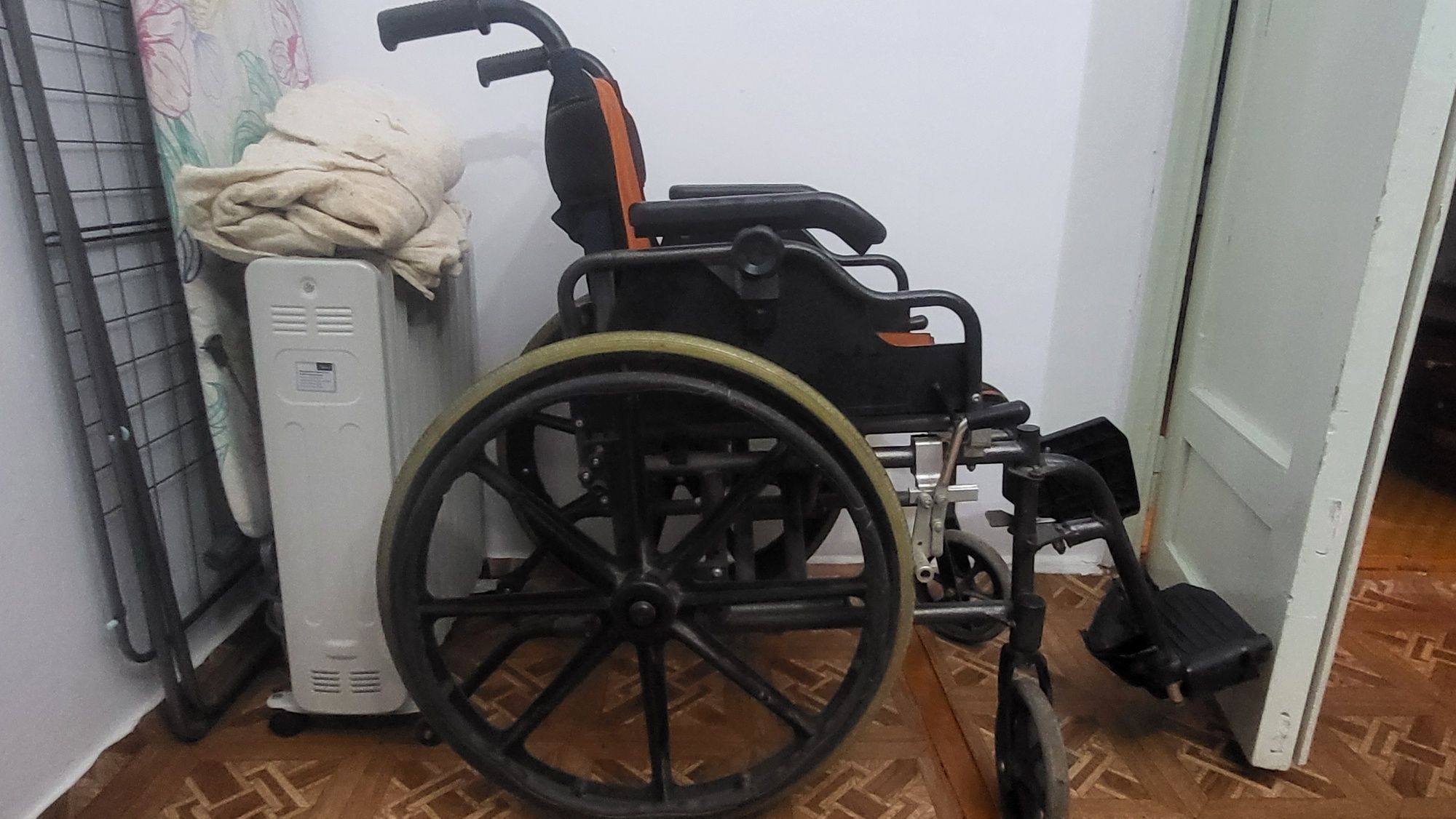 Продам инвалидную коляску