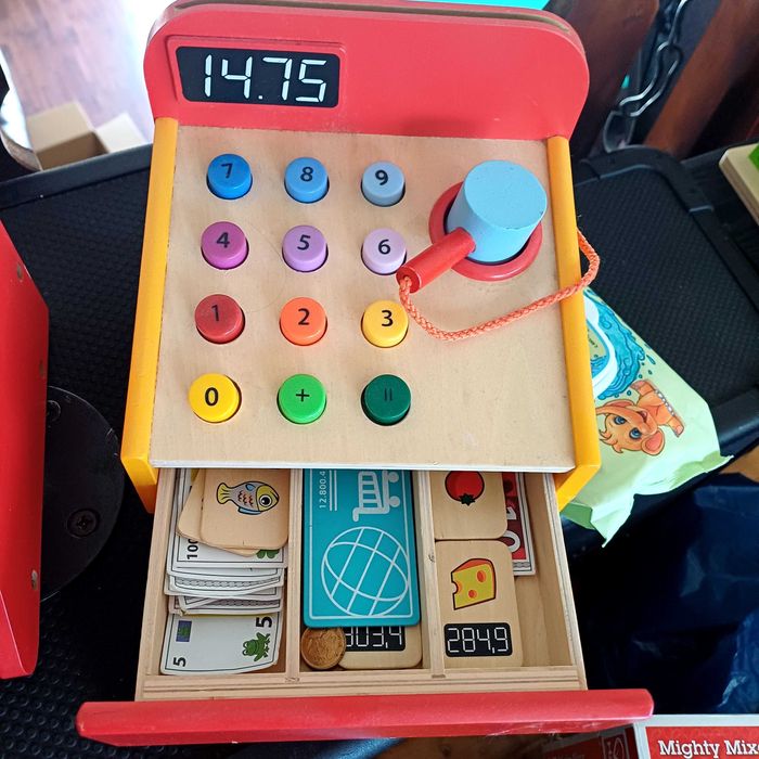 Дървен детски магазин+продукти+везна+каса