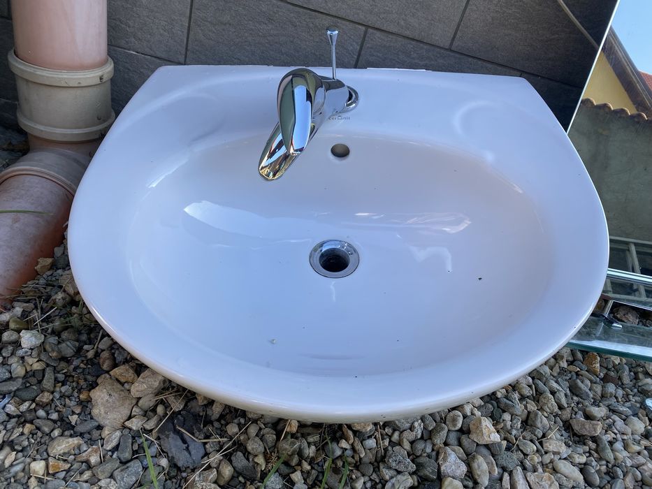 Chiuveta baie, etajera, oglinda si accesorii