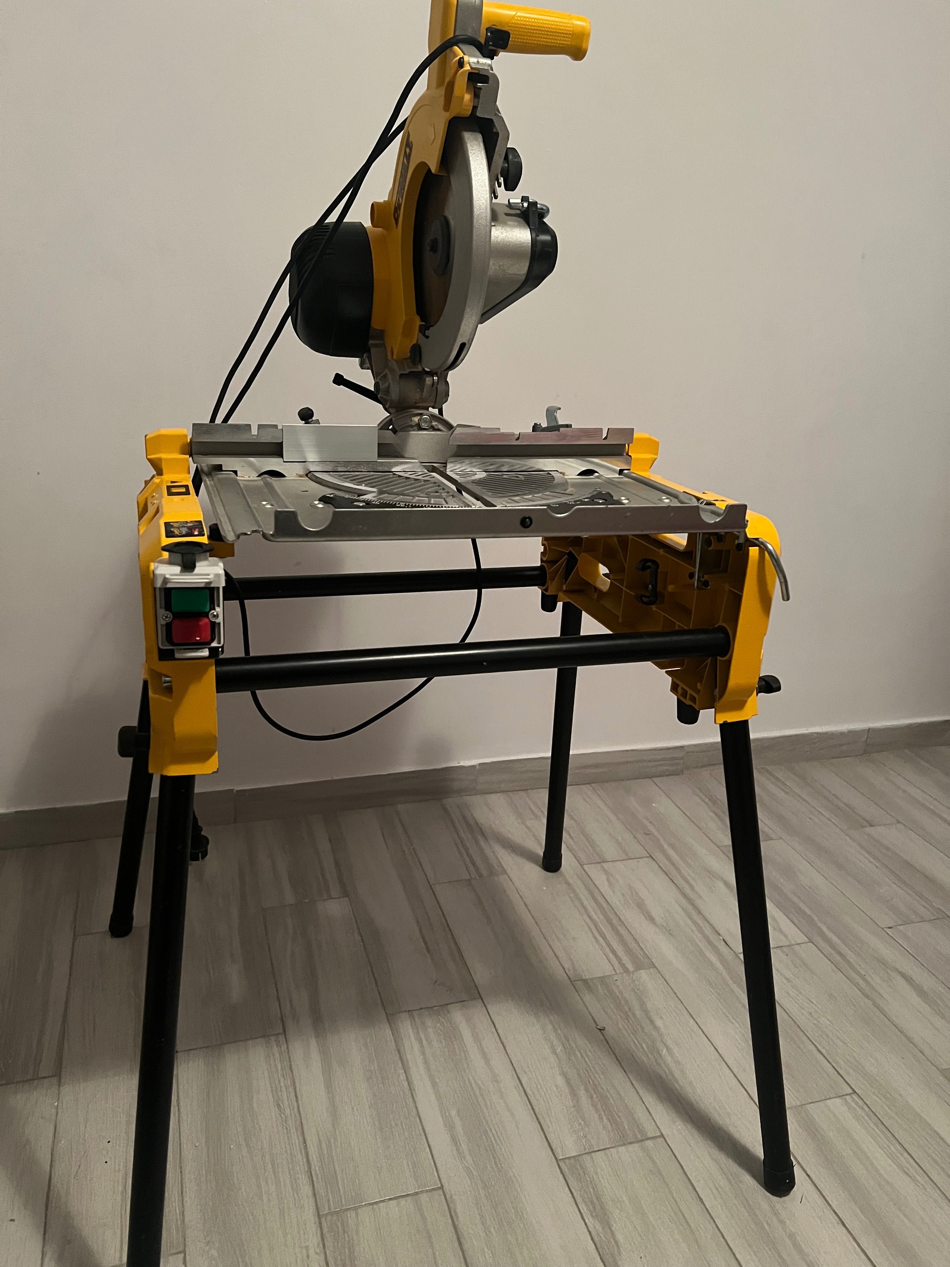 Vând circular Dewalt dw743n-Qs