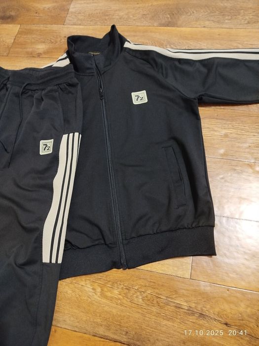 Срочно спортивный костюм