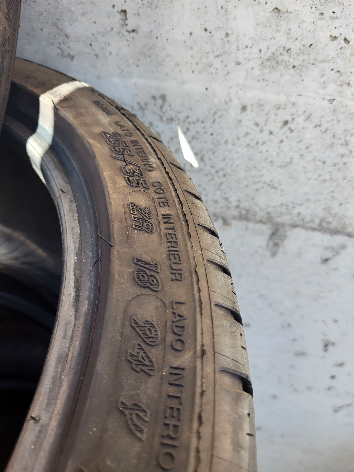 2 бр летни 255/35/18 Michelin
