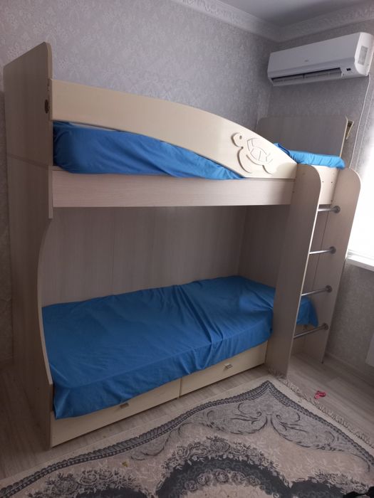 Продаётся двухъярусная кровать за 20000 тенге.