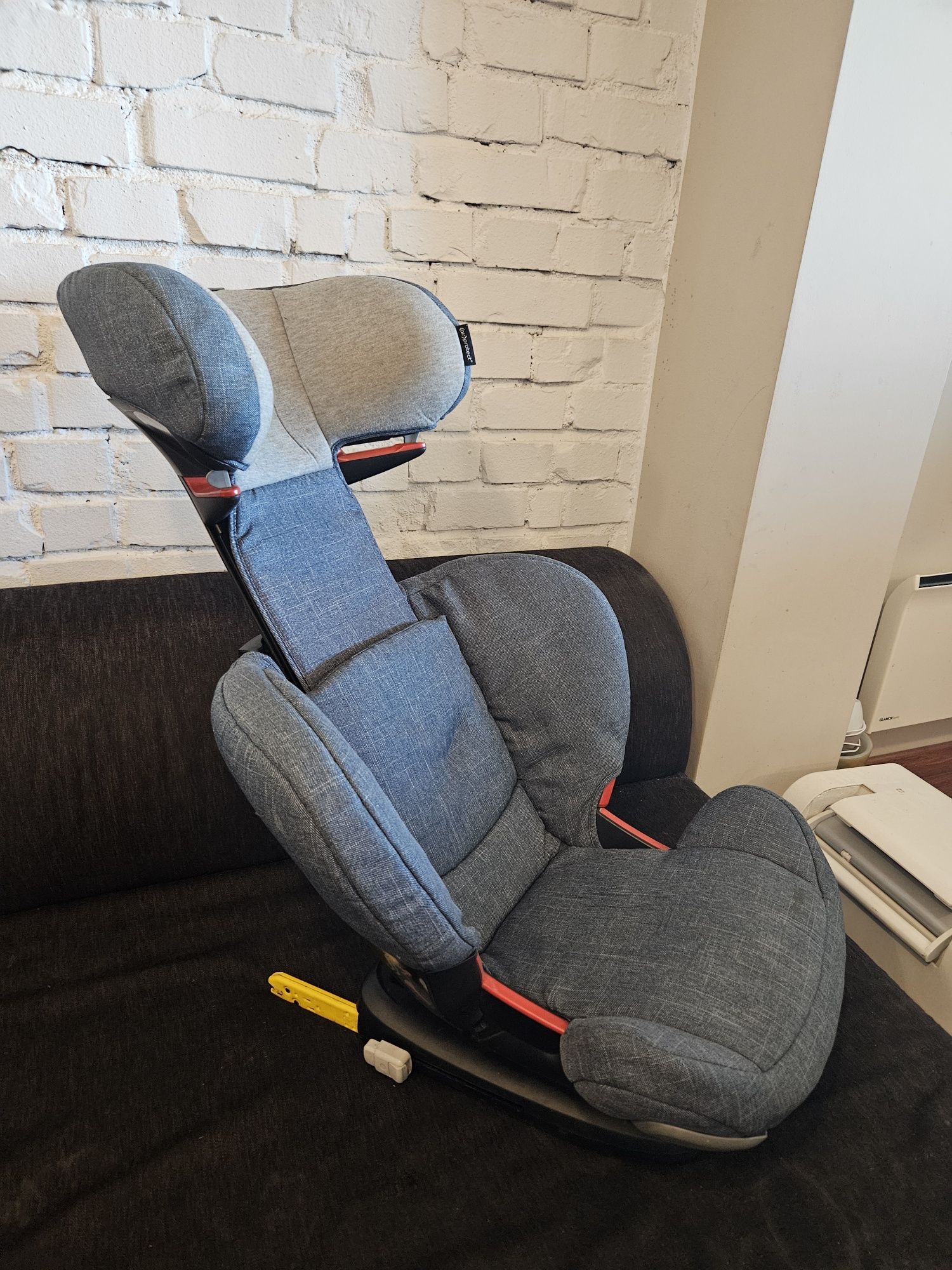 Maxi Cosi Rodi Fix 15-36 кг стол за кола 2 броя