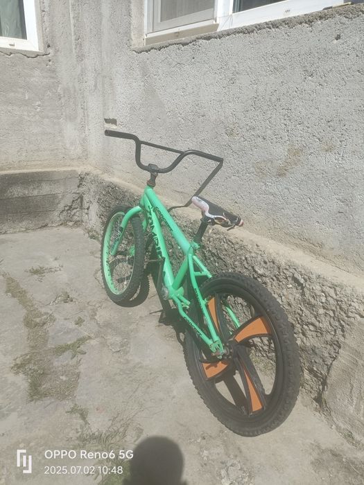 Vând BMX custom utilizat