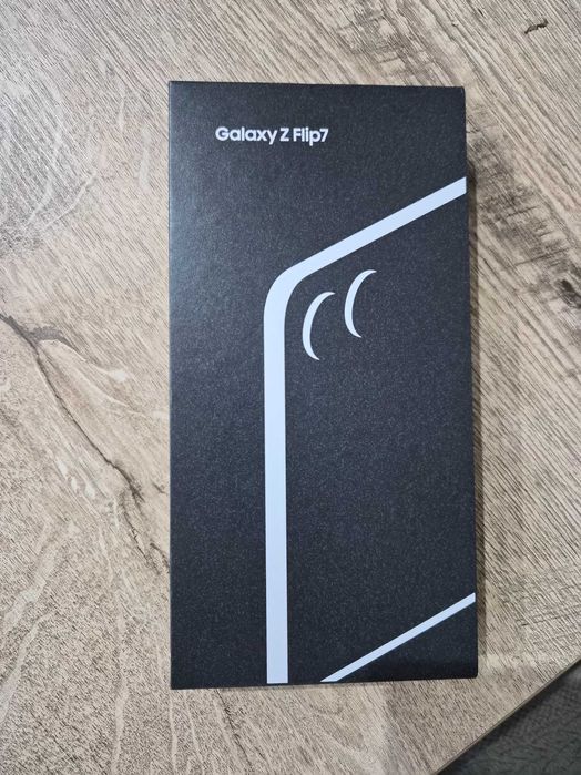 Galaxy Z Flip7 чисто нов,не разпечатан