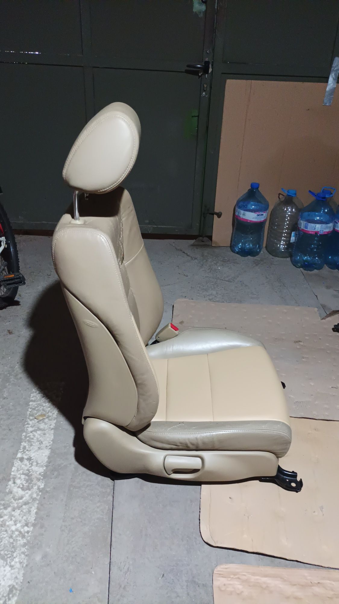 Автомобилен салон