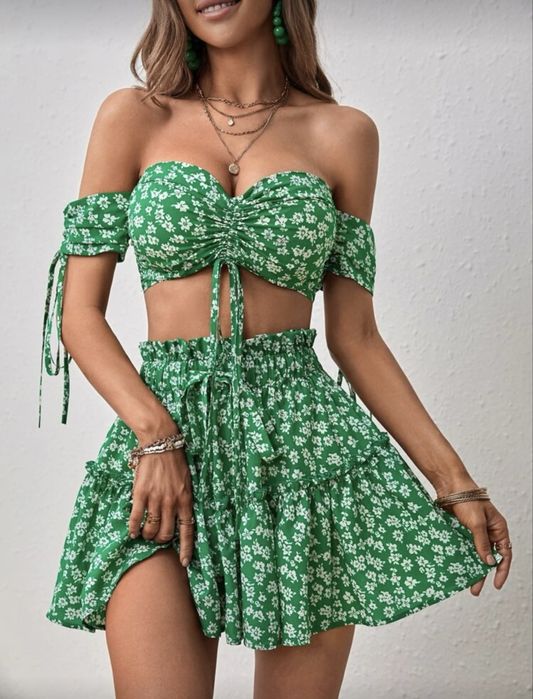 Зелен сет с флорални елементи