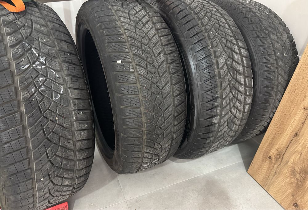 245/45/20 Goodyear 4бр зимни гуми