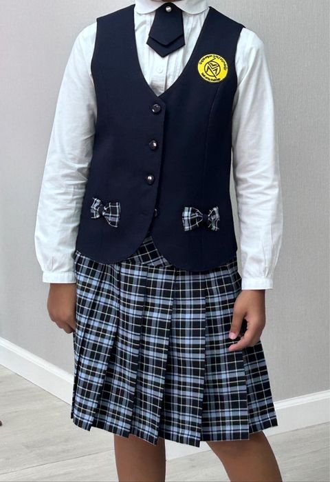 Продам школьную форму 122-134 см , школа номер 6