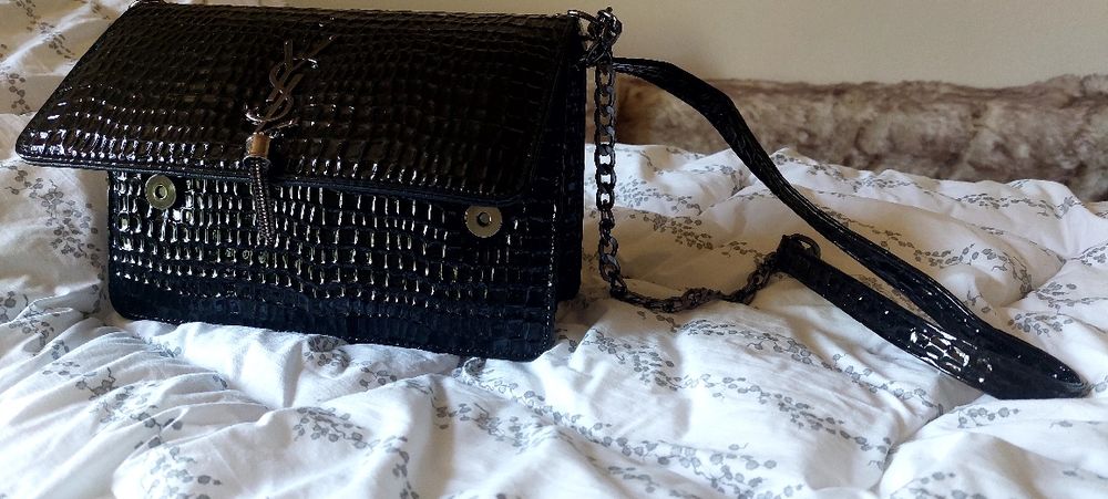 Geanta neagra piele lacuita