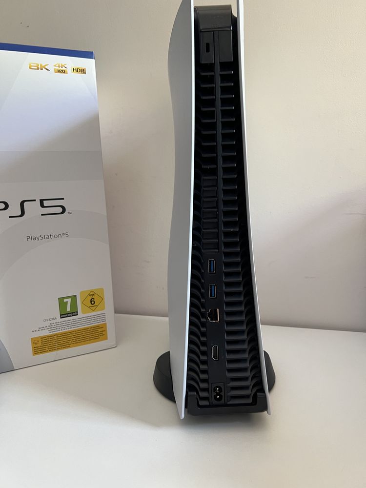 PlayStation 5 Disc Edition като нов