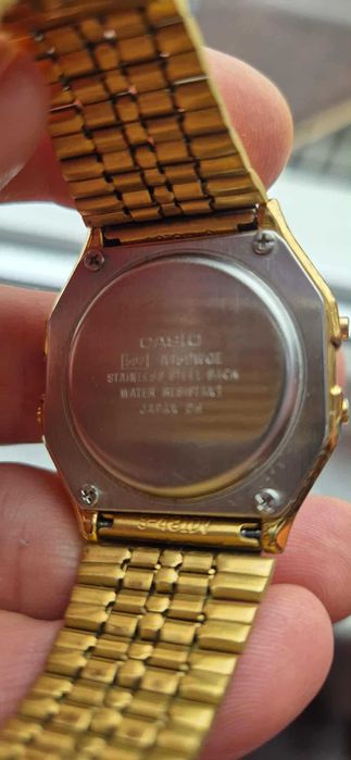 Продавам часовник CASIO