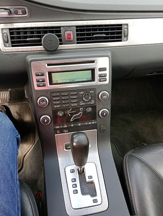 Vând Volvo XC70 4WD 2.4diesel 205cp automat SUMUM