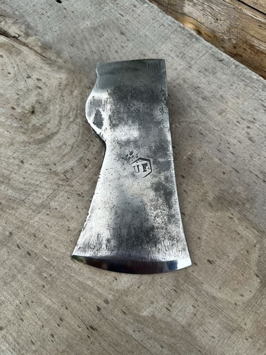 Cap de topor Suedez, Urafors