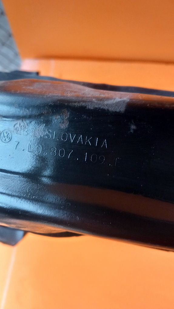 VW Touareg 7L основа предна броня греда трегер  7l0807109E