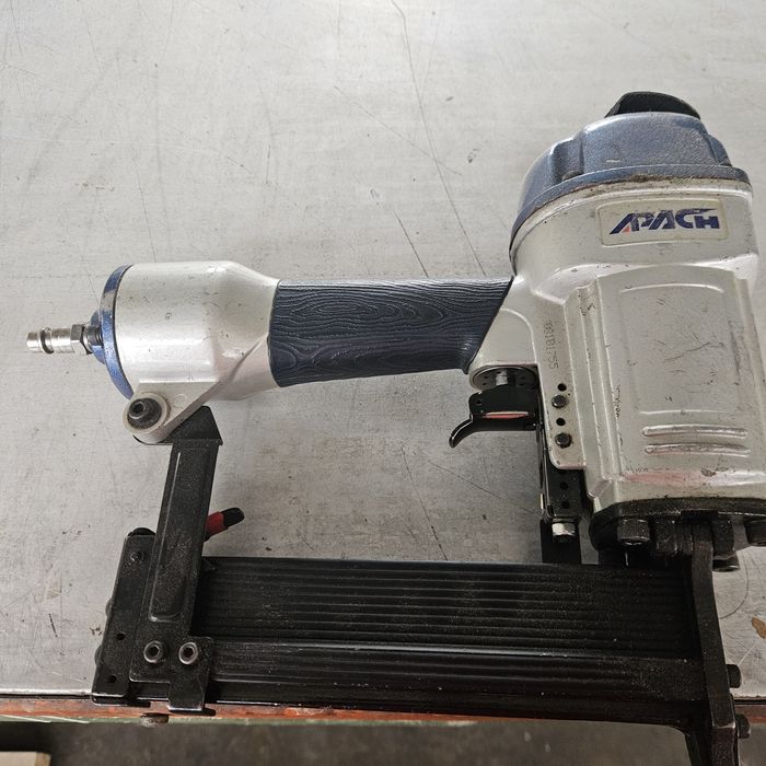 пневматичен такер