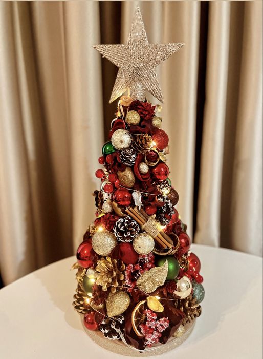 Decorațiuni de Crăciun-Braduți Handmade