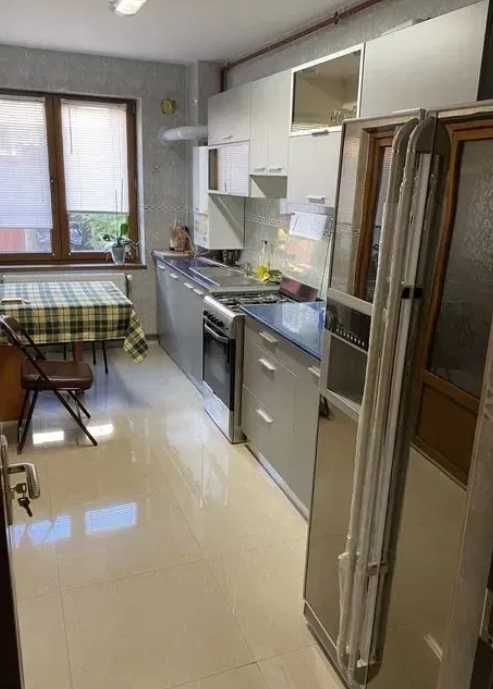 Дава се под наем Тристаен апартамент в Пловдив, Кършияка - 92 кв.м за 341.7 € - Снимка #3