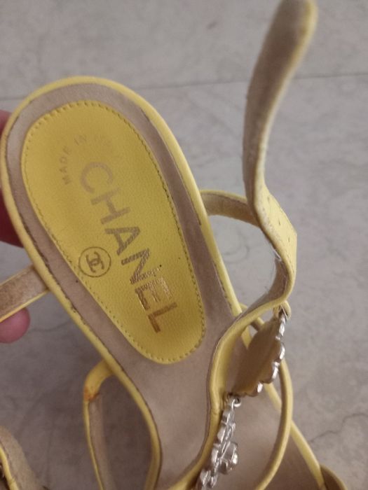 Sandale galbene chanel