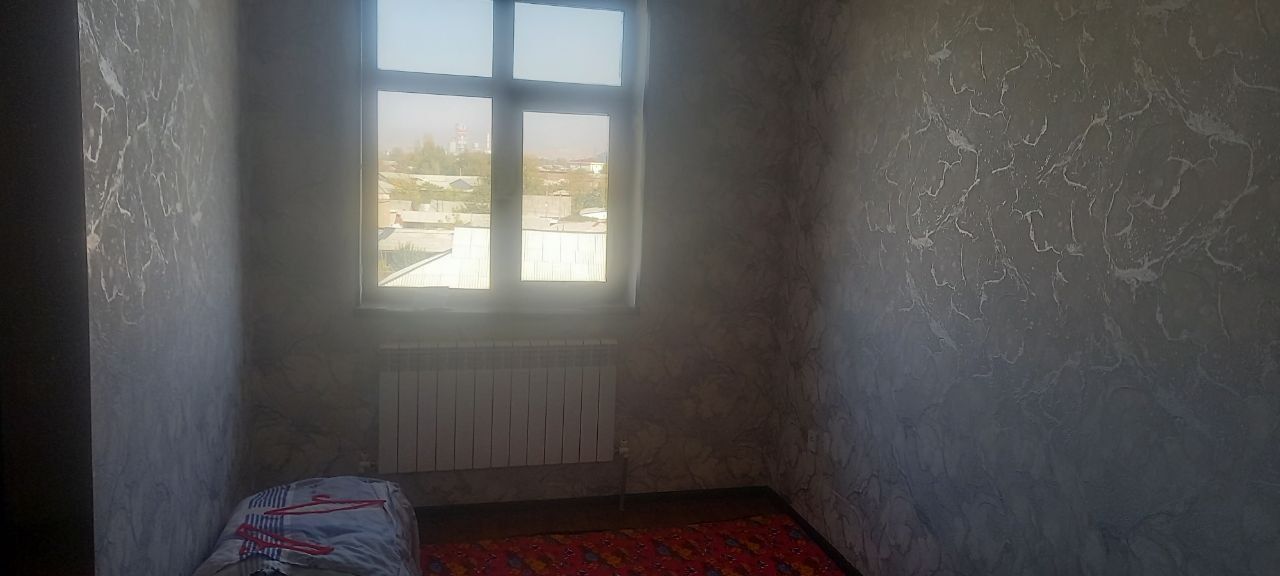 Kvartira sotiladi yangi 5 etajka dom 4 etaj 3 xona