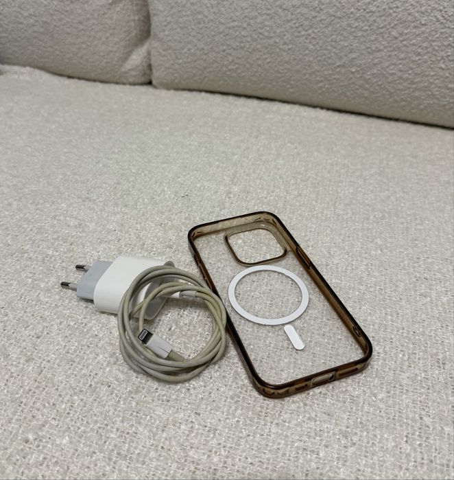 Incarcator si husa iphone 14 Pro