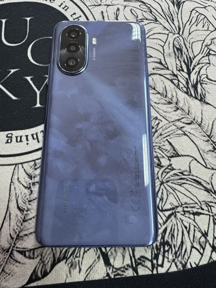 Huawei Nova Y70 4/128gb - отличен