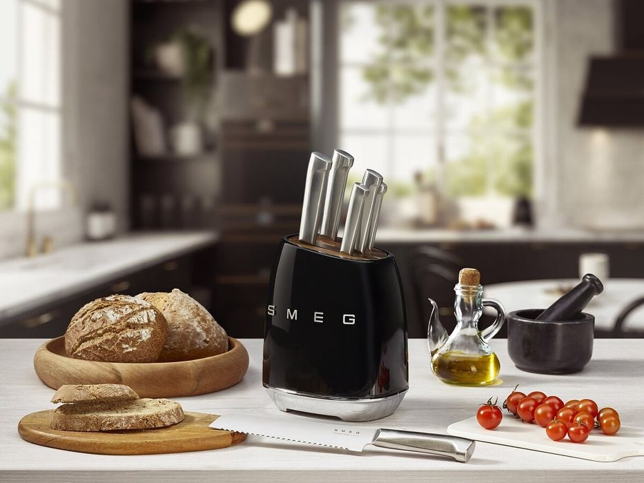 Блок с 6 ножа SMEG knife set