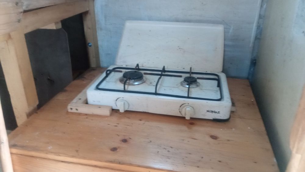 Stupina cu 48 de familii, stupi