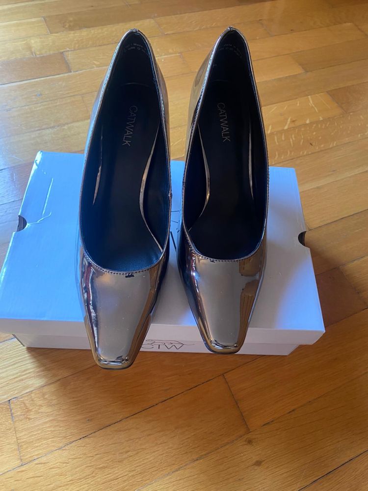 Pantofi eleganti argintii