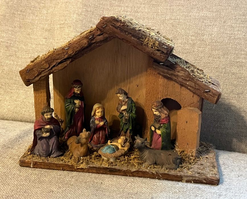 Iesle Nasterea Domnului decor lemn si figurine rasina 26x20 cm