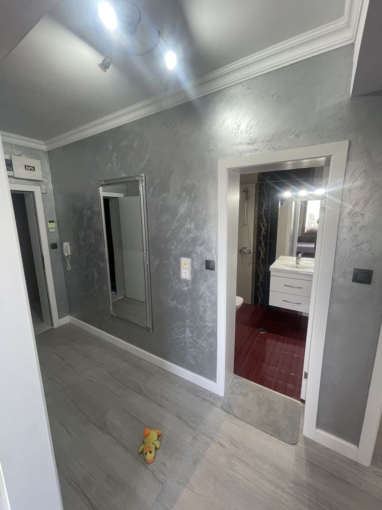 Продава се Тристаен апартамент в Пловдив, Младежки Хълм - 101 кв.м за 1980 €/кв.м - Снимка #1