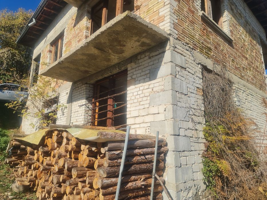 Продавам къща в с.Вишнево до Баните