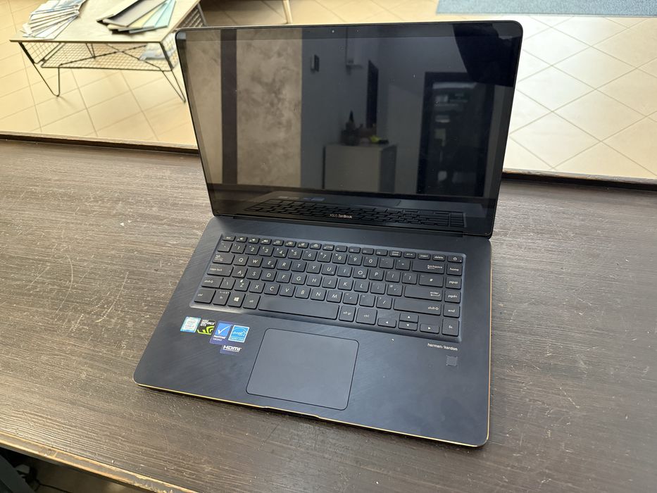 Laptop ASUS ZenBook Pro 15 UX550GD Intel® Core™ i7-  NVIDIA GTX 1050