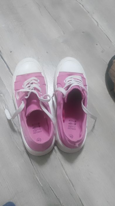 Papuci Barbie tip slide on, roz si alb.