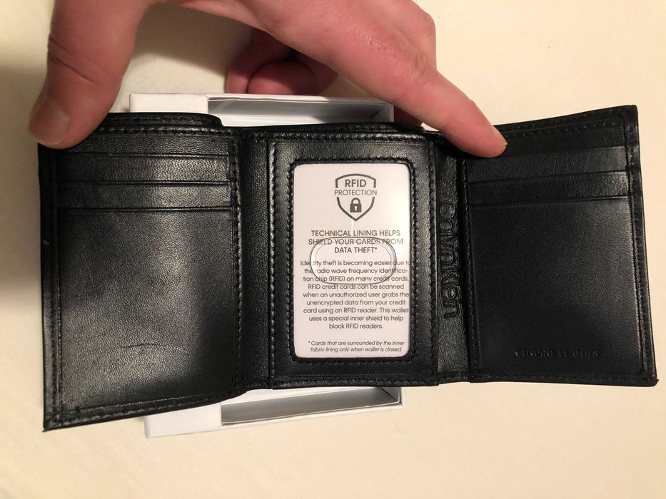 Маркови мъжки портфейли