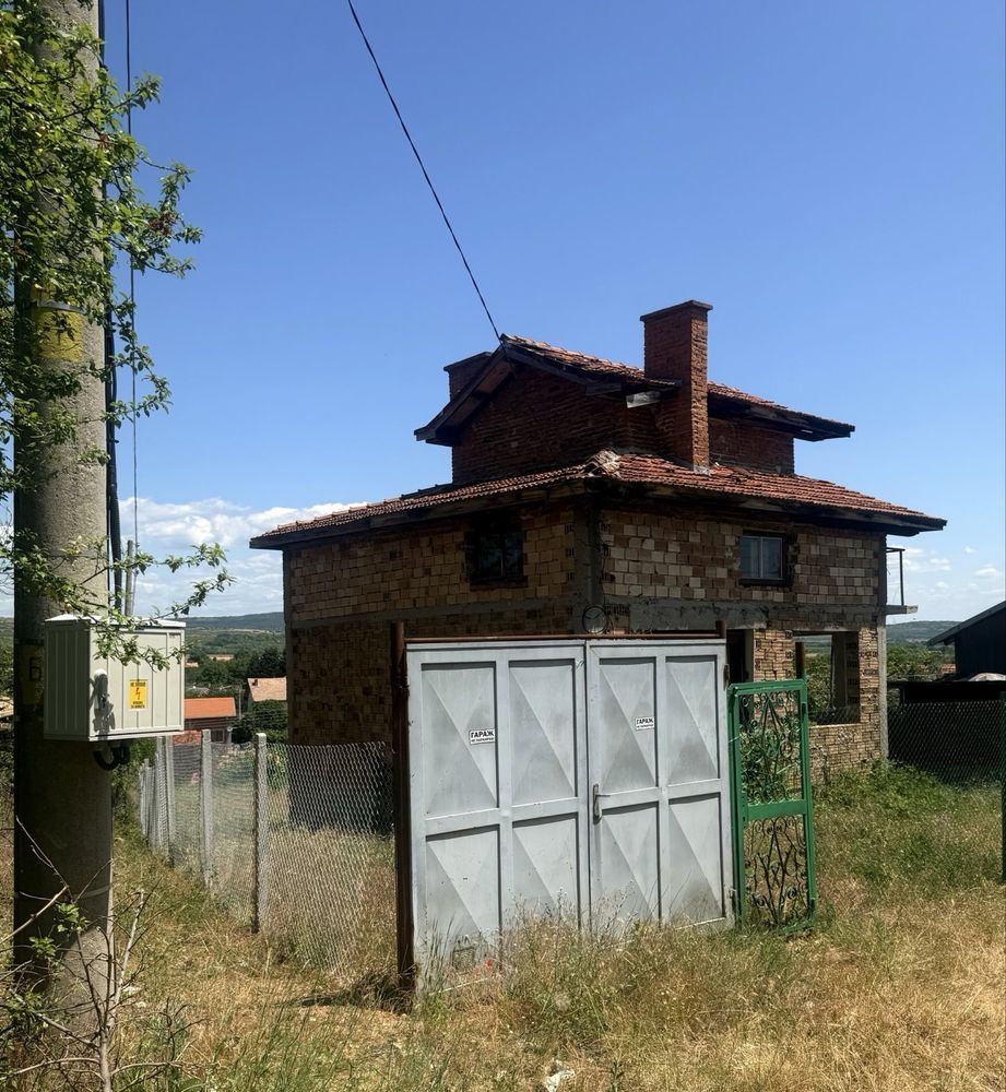 Вила в Аканджиево на два етажа с голям двор