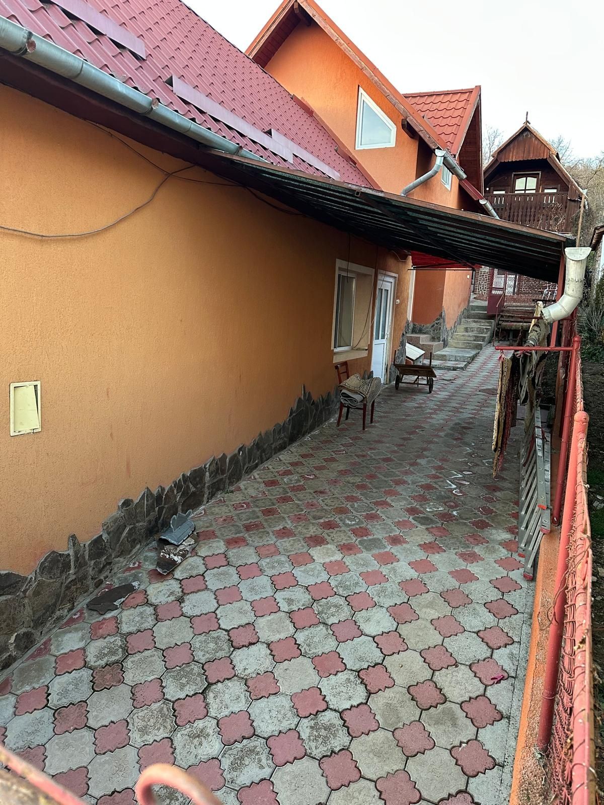 Super Oferta! Casă spațioasă situată central! S+P+M, TARNAVENI