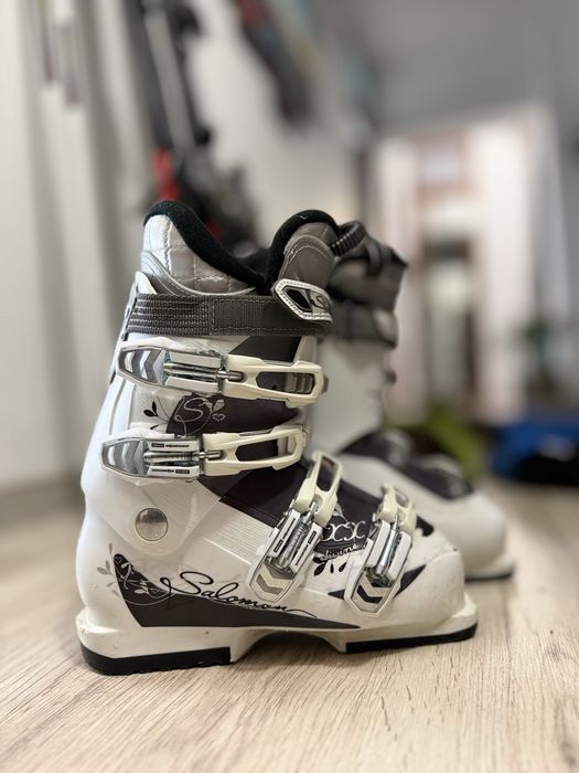 Vand clapari Ski dama marca Salomon mar.37 in stare foarte buna.