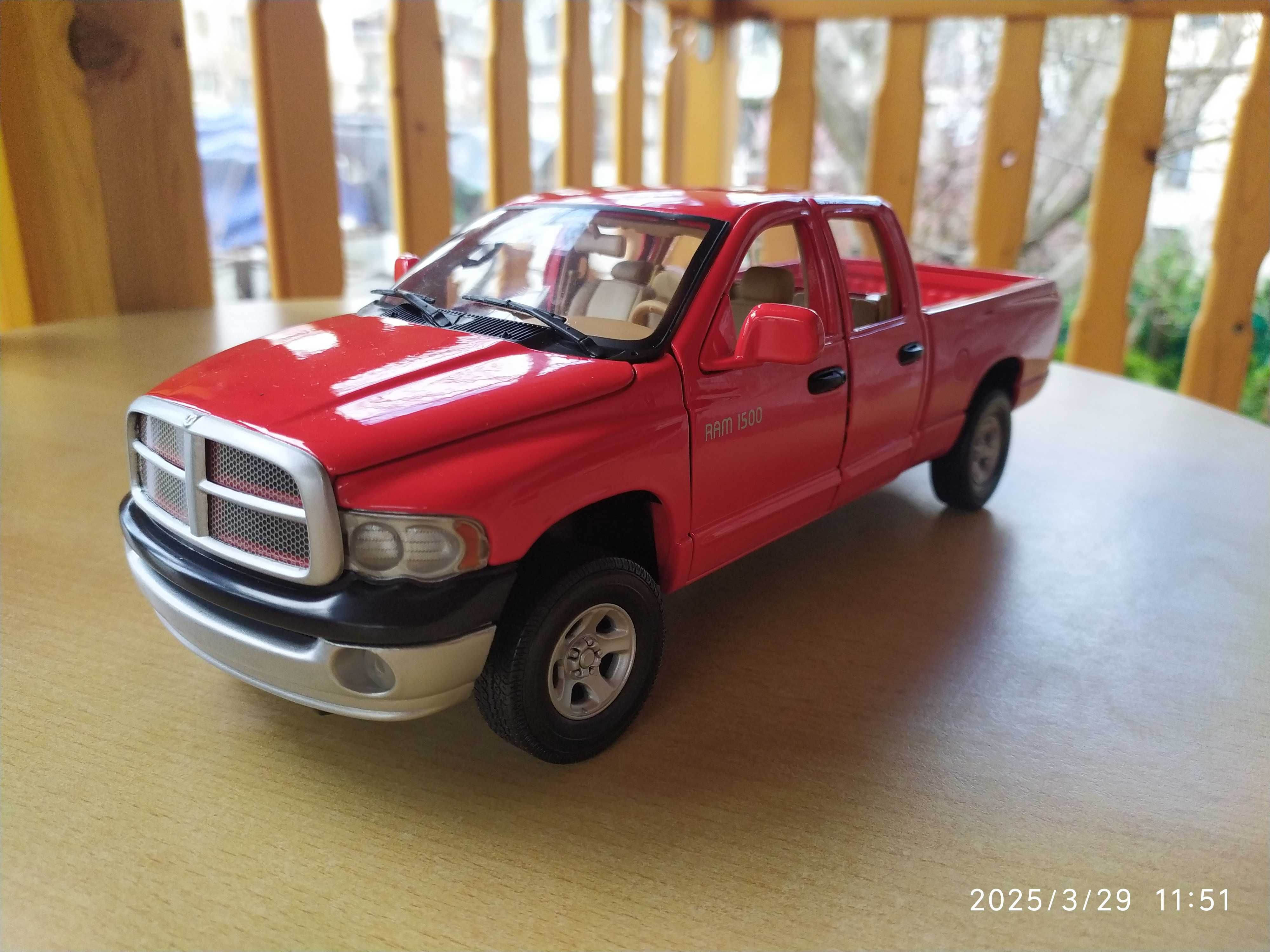 1:18 Метален модел на Dodge Ram 1500 Quad Cab MotorMax