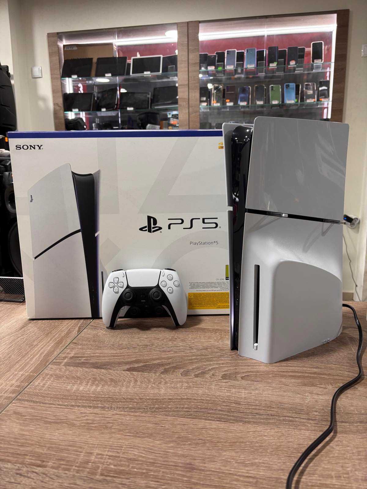 Продавам Sony PlayStation 5 (PS5) Slim С един Джойстик